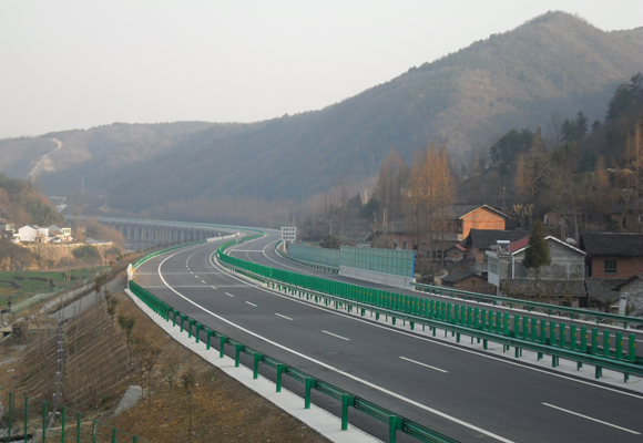 18、陜西省 十堰至天水聯(lián)絡(luò)線陜西境安康至漢中公路工程