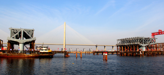 天津濱海新區(qū)海河特大橋施工現(xiàn)場